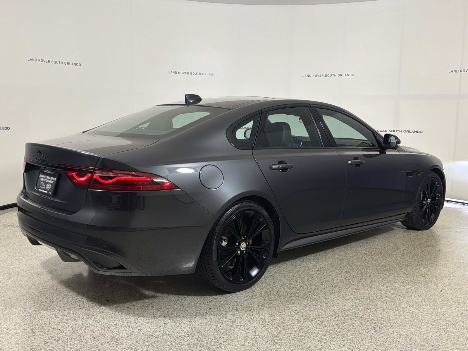 Certified 2024 Jaguar XF R-Dynamic SE AWD/4WD image 5
