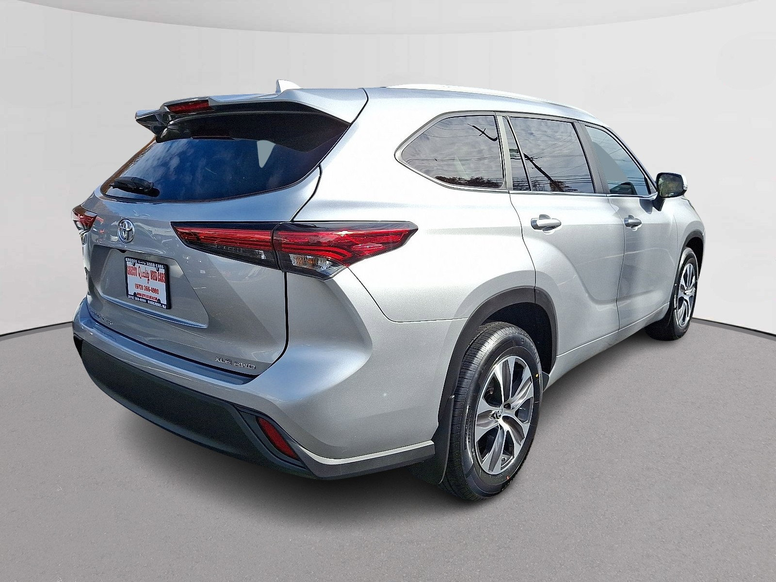 Used 2023 Toyota Highlander XLE image 10