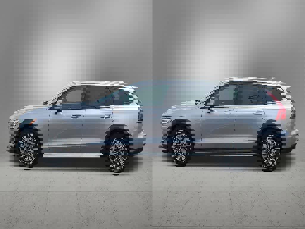 New 2026 Volvo V60 B5 Cross Country Ultra w/ Protection Package Premier image 3