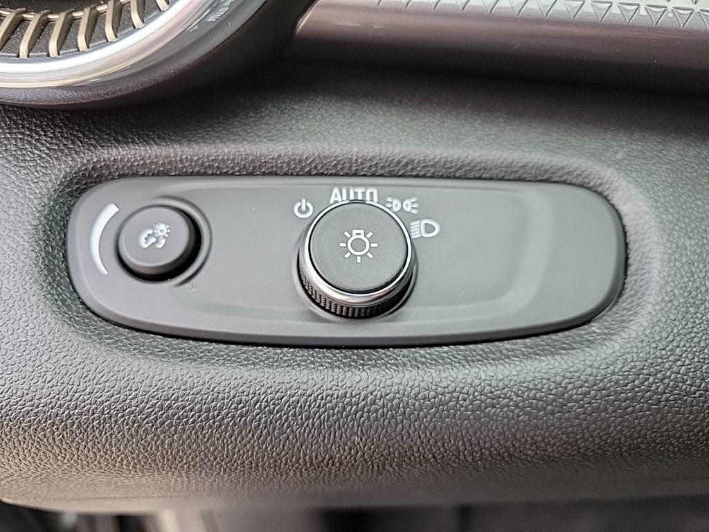 Used 2025 Chevrolet Trax ACTIV w/ Driver Confidence Package FWD image 30