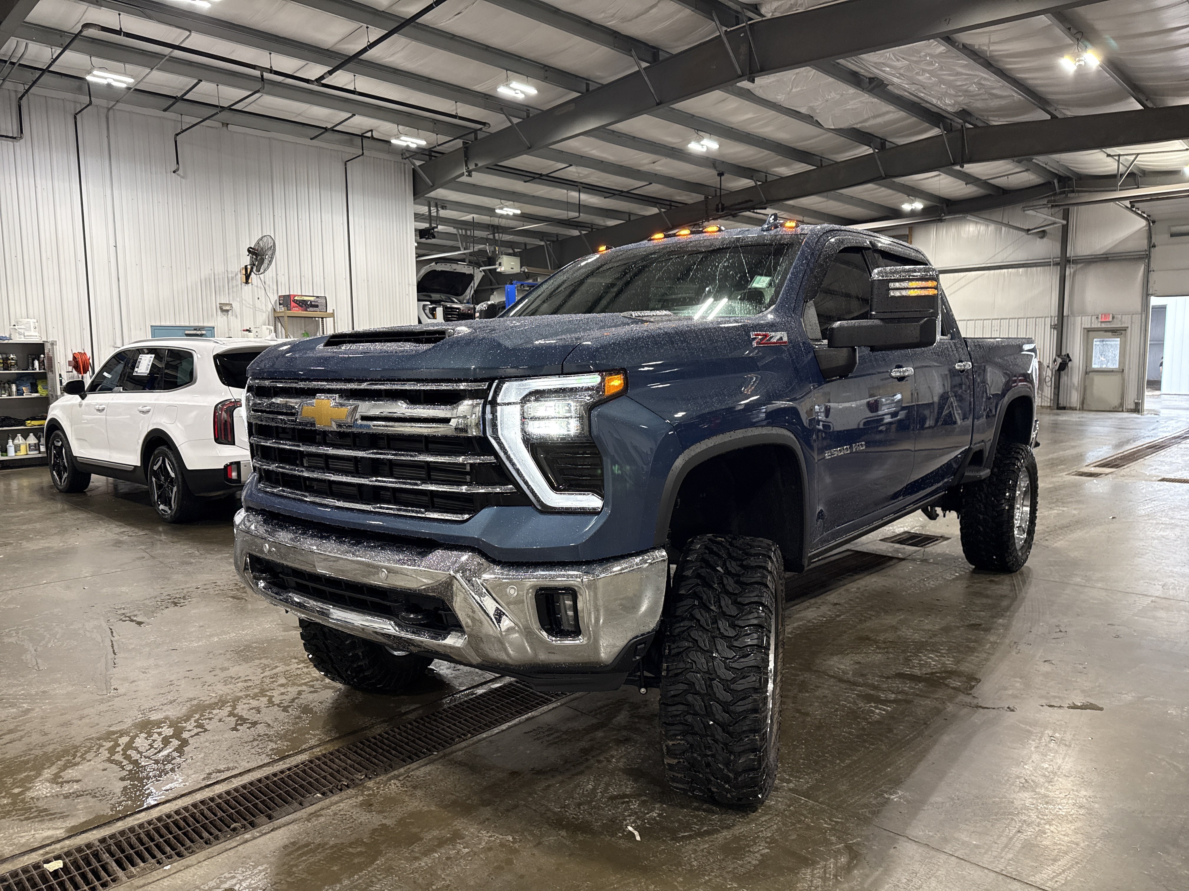 Used 2024 Chevrolet Silverado 2500 LTZ w/ LTZ Premium Package AWD/4WD image 6