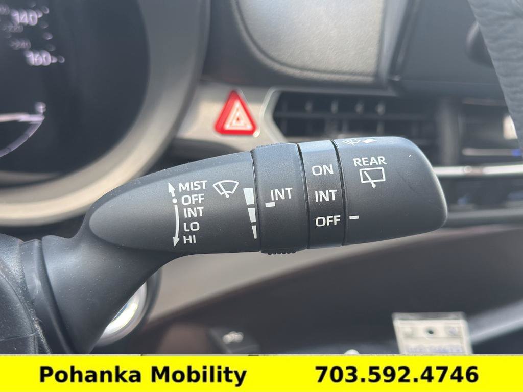 Used 2024 Toyota Sienna XLE FWD image 11