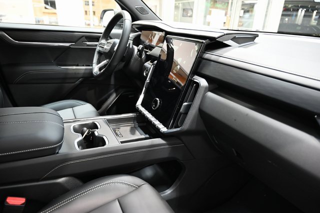 New 2026 GMC Acadia Elevation image 14