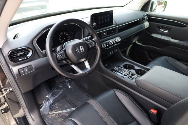 Used 2025 Honda Pilot EX-L image 12