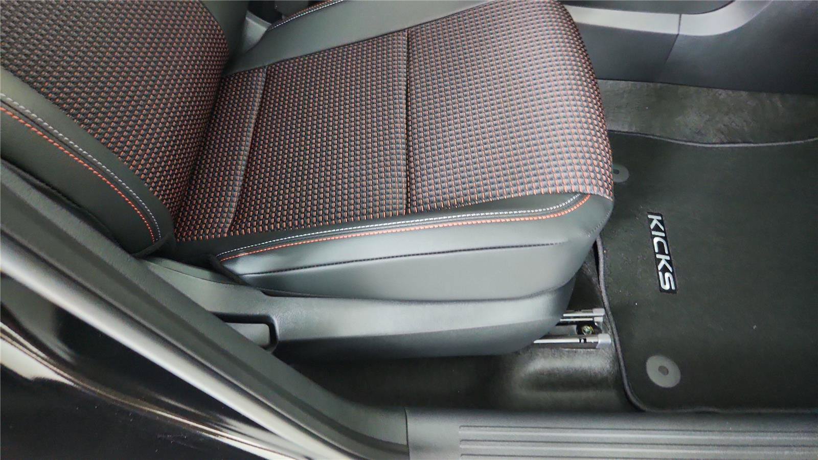 Certified 2025 Nissan Kicks SR FWD image 24