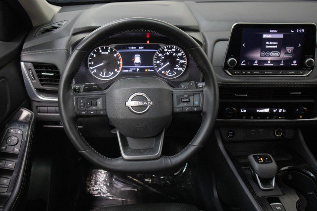 Used 2025 Nissan Rogue SV FWD image 25