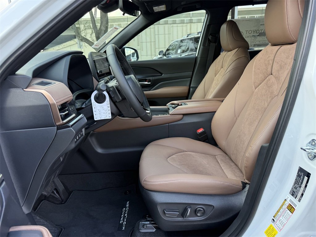 New 2026 Toyota Grand Highlander AWD Hybrid image 18