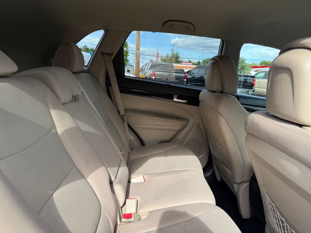 Used 2014 Kia Sorento LX FWD image 24