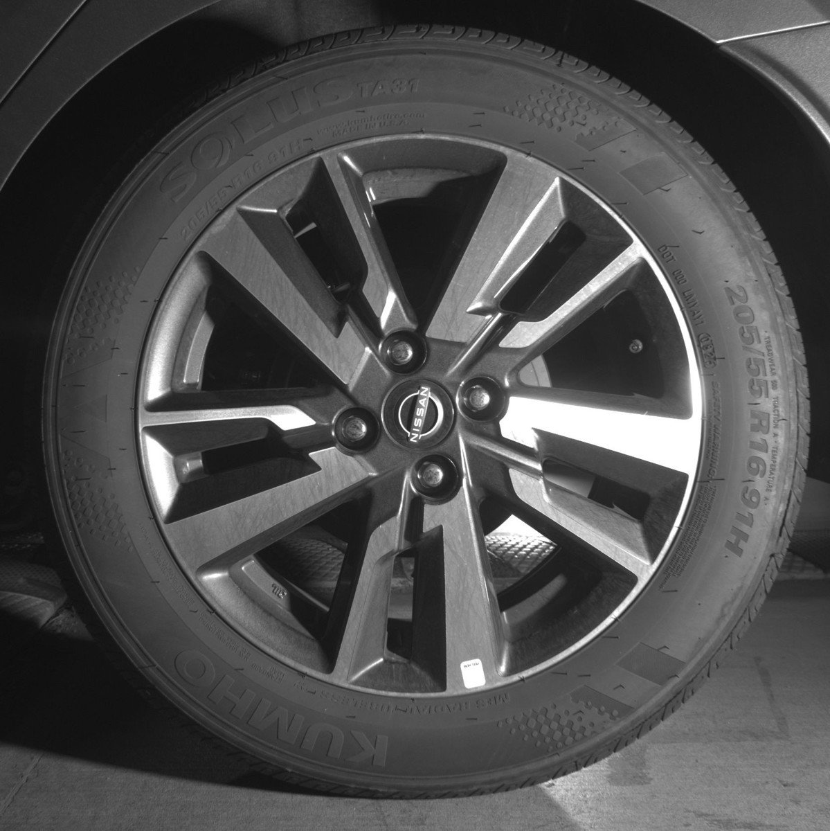 Used 2025 Nissan Versa SV FWD image 13
