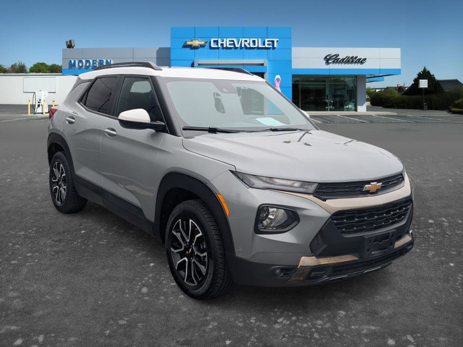 Used 2023 Chevrolet TrailBlazer ACTIV w/ Sun and Liftgate Package image 3