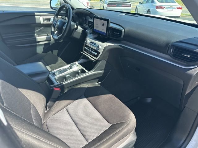 Used 2024 Ford Explorer XLT image 25