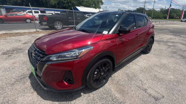 Used 2023 Nissan Kicks SR w/ SR Premium Package FWD image 4