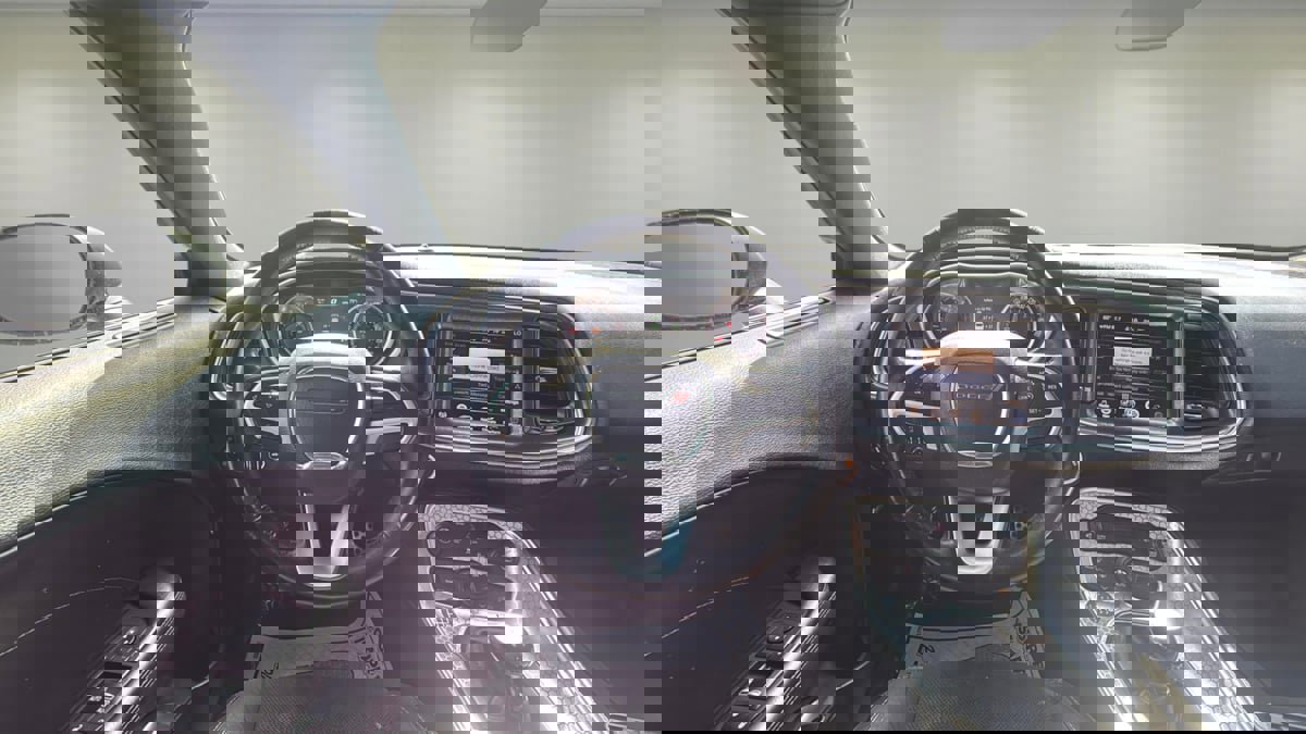 Used 2016 Dodge Challenger R/T Scat Pack w/ Leather Interior Group image 11