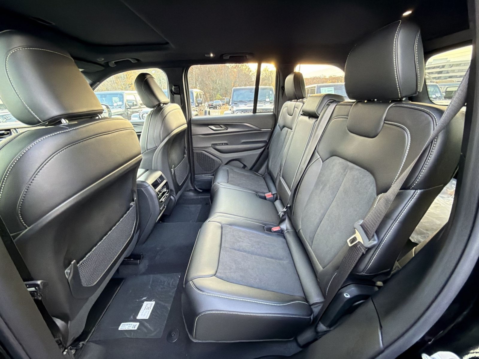 New 2025 Jeep Grand Cherokee Altitude AWD/4WD image 24