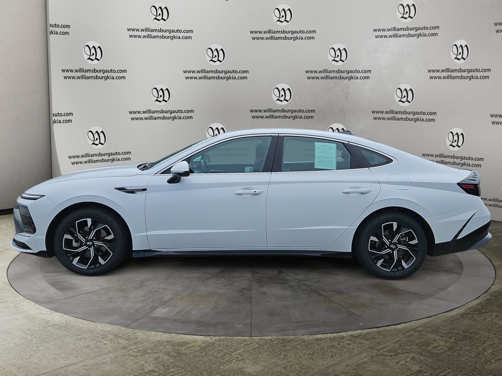 Used 2025 Hyundai Sonata SEL FWD image 2