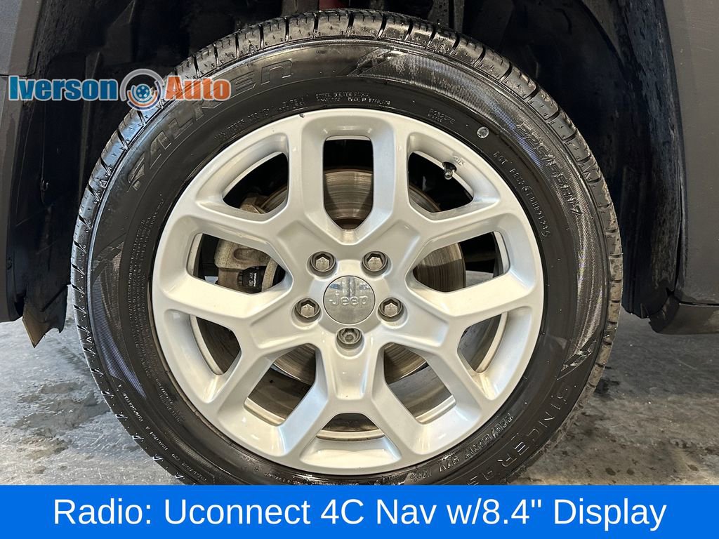 Used 2018 Jeep Renegade Latitude w/ UConnect 8.4 Nav Group AWD/4WD image 12