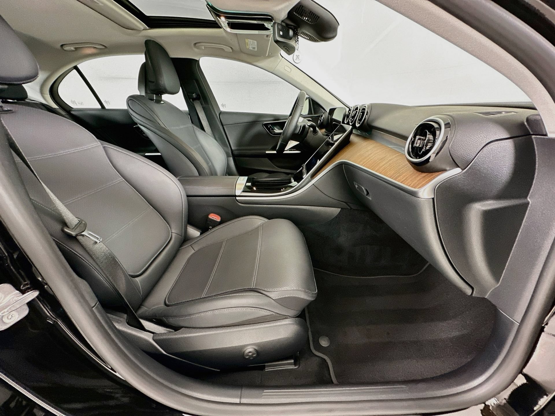 Certified 2024 Mercedes-Benz C 300 Sedan image 30
