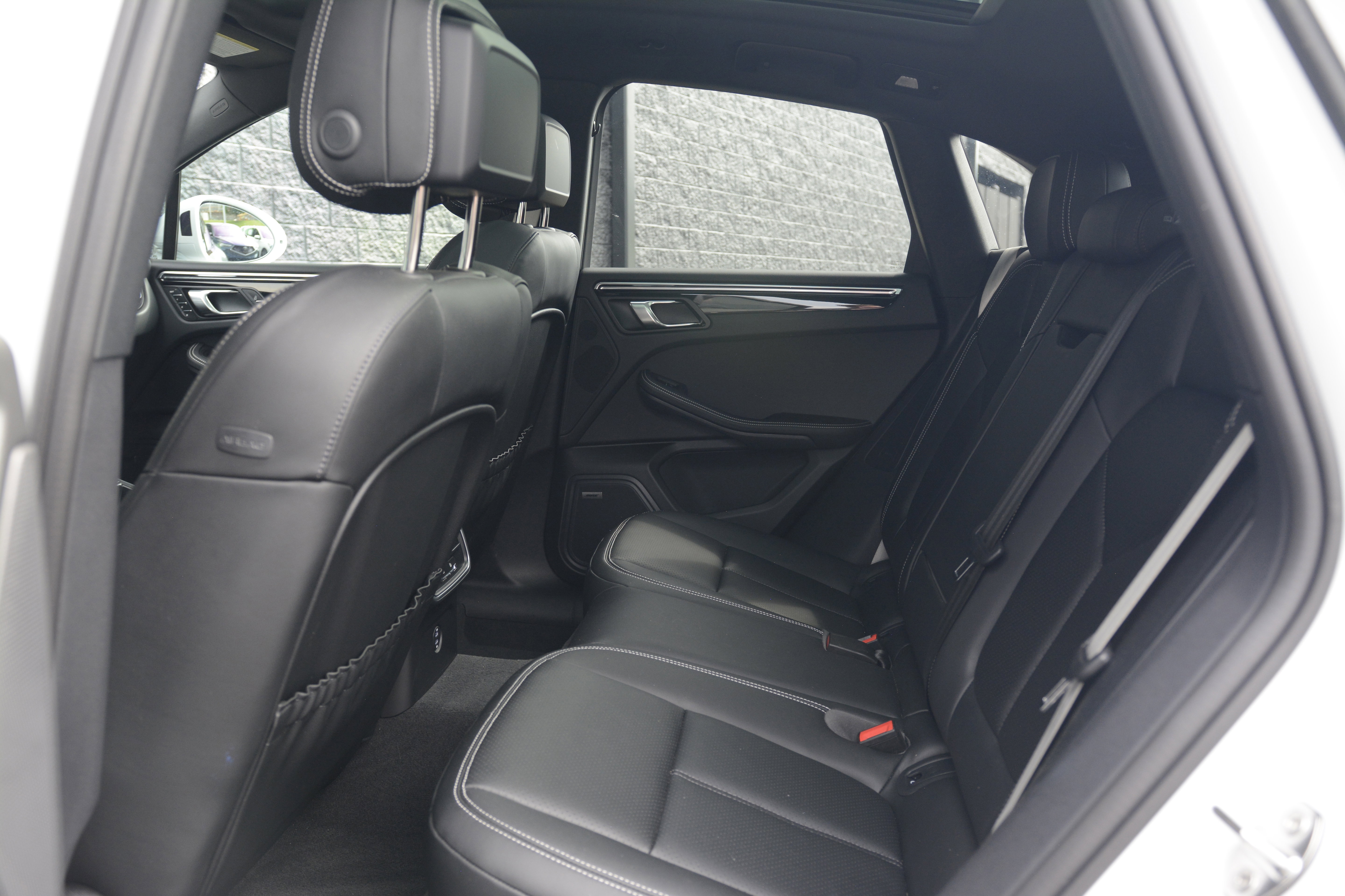 Certified 2026 Porsche Macan AWD/4WD image 30