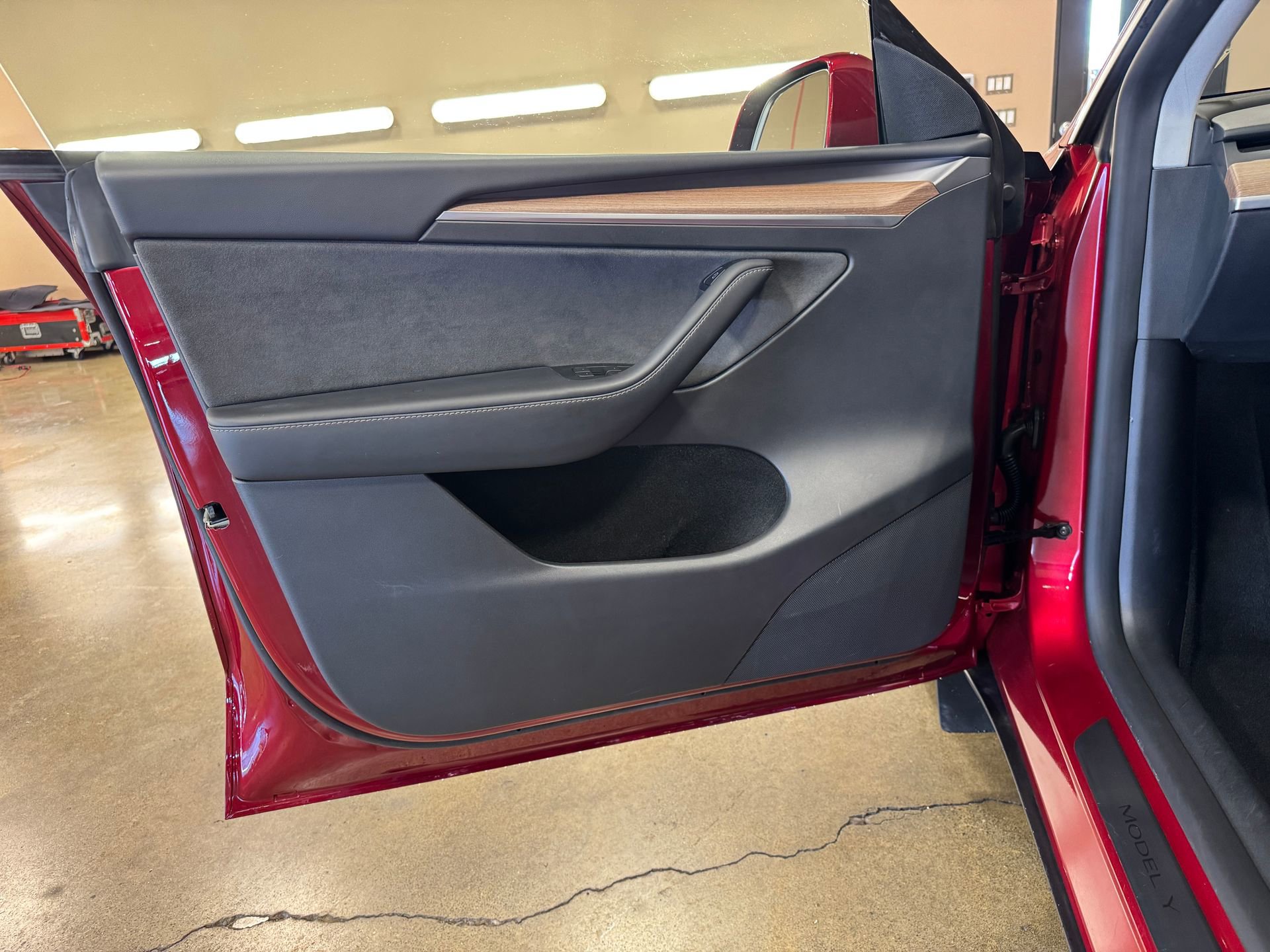 Used 2024 Tesla Model Y Long Range AWD/4WD image 24