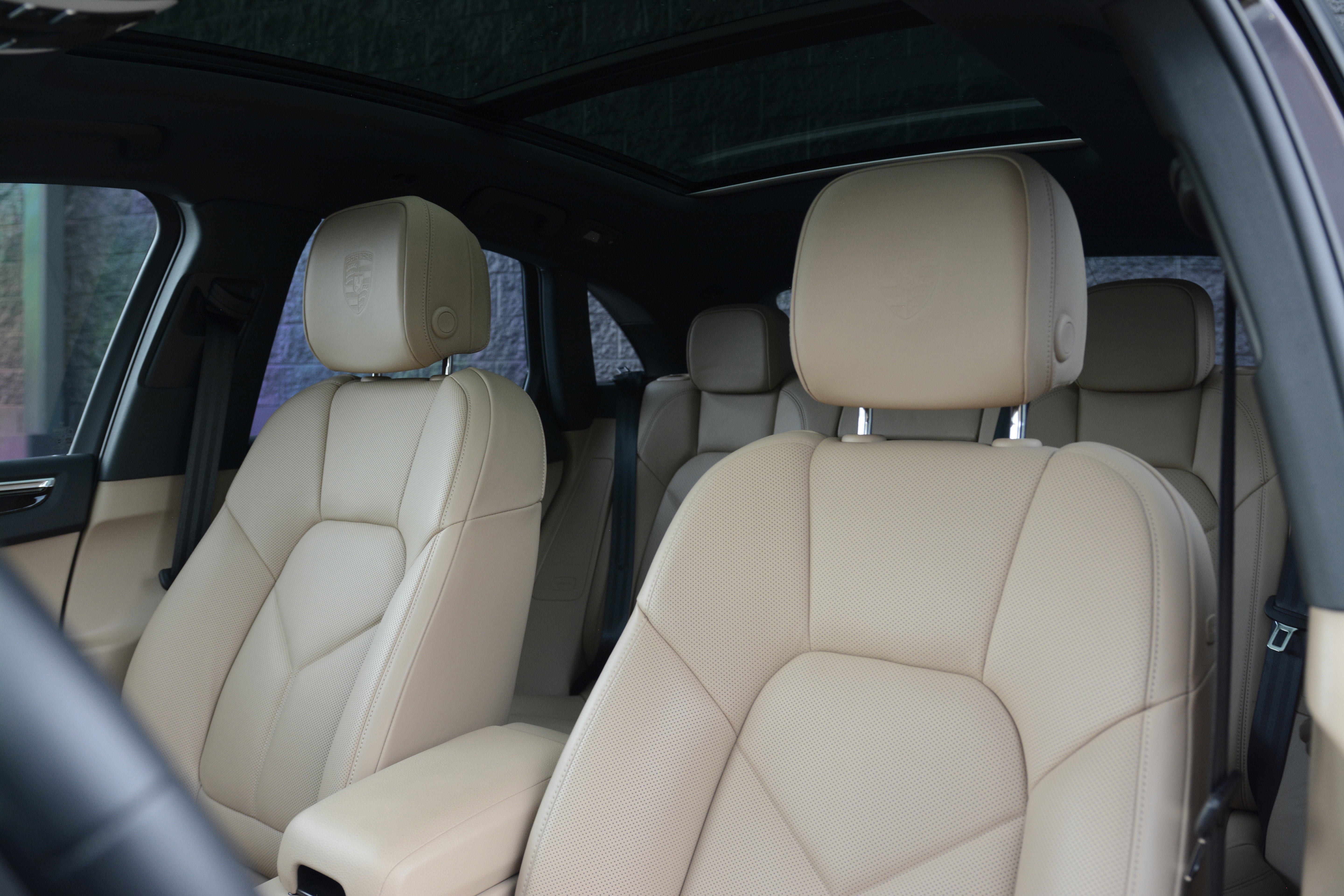 Certified 2026 Porsche Macan AWD/4WD image 5