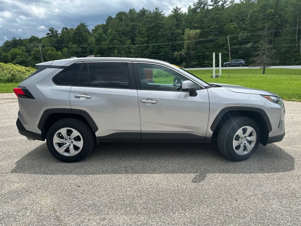 Used 2024 Toyota RAV4 LE AWD/4WD image 6