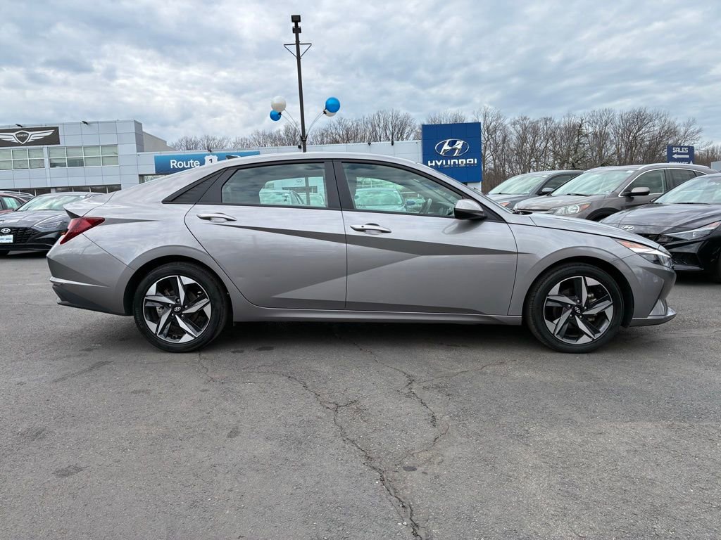 Used 2023 Hyundai Elantra SEL w/ Convenience Package FWD image 8
