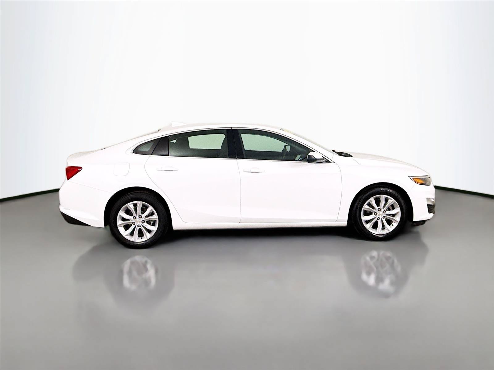 Used 2023 Chevrolet Malibu LT FWD image 17