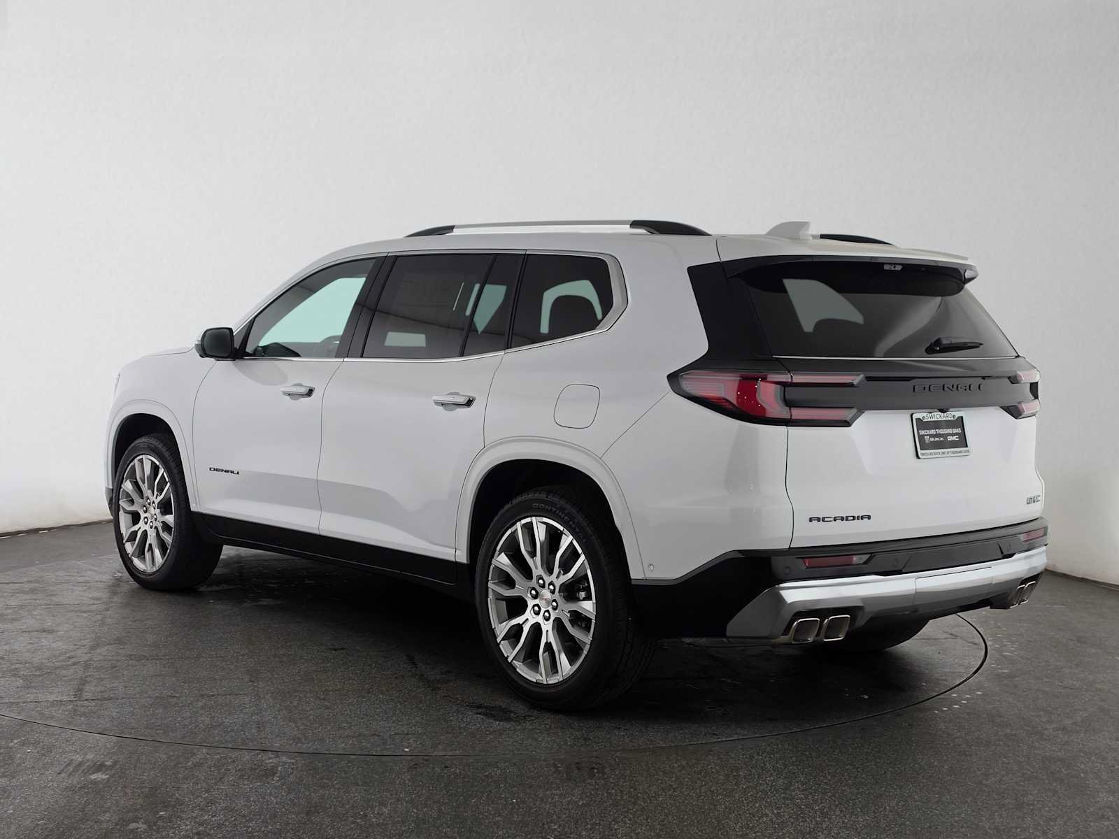 New 2027 GMC Acadia Denali w/ LPO, Black Badging Package FWD image 5
