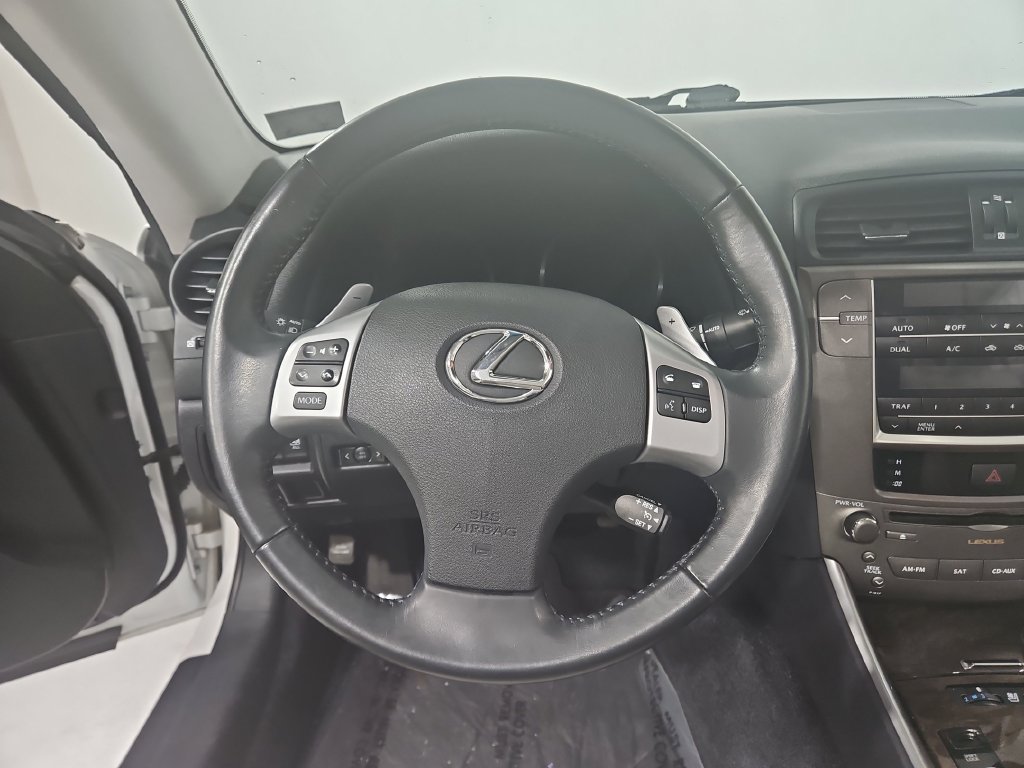 Used 2011 Lexus IS 250C w/ Luxury Pkg RWD image 15