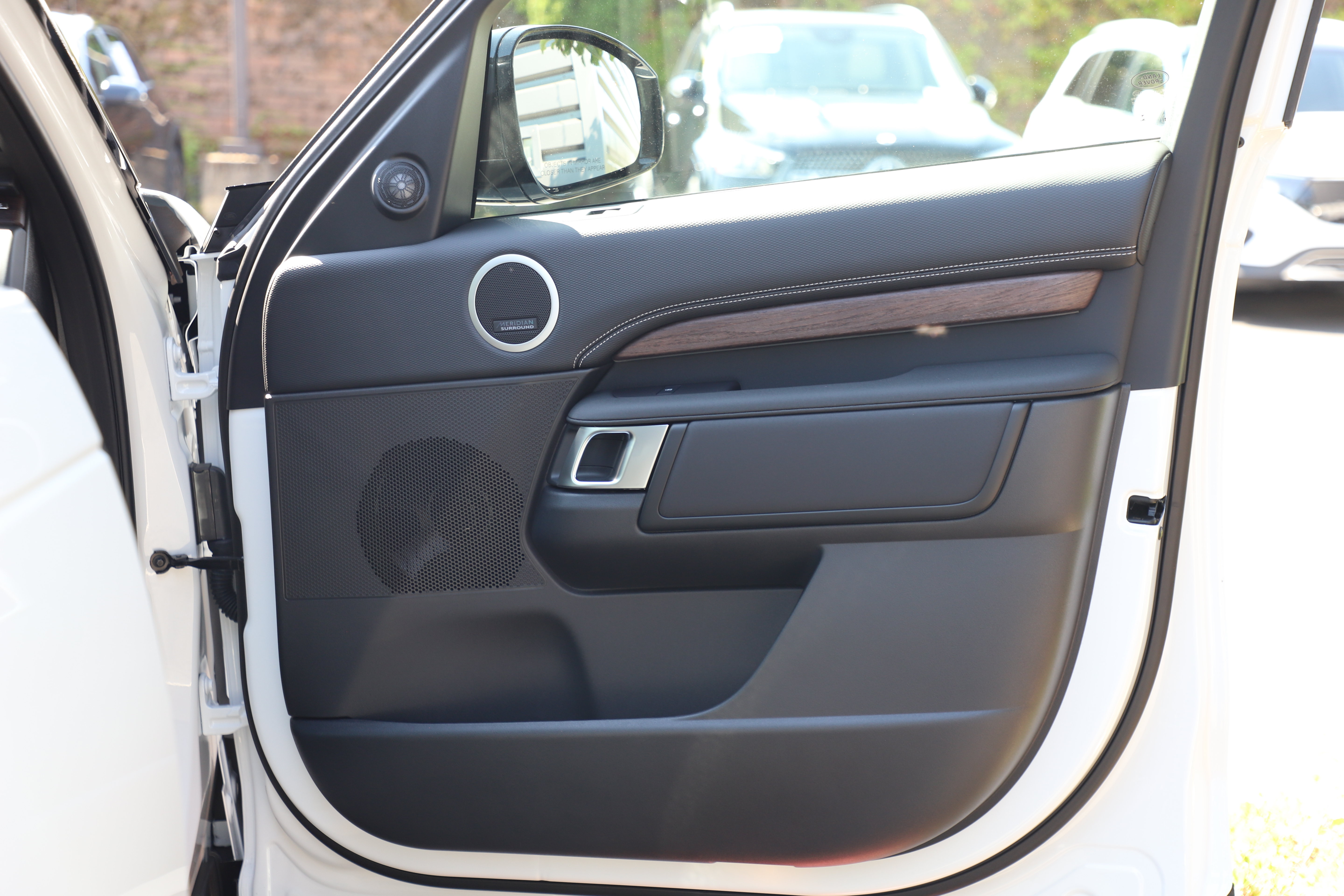 New 2026 Land Rover Discovery Dynamic SE AWD/4WD image 11