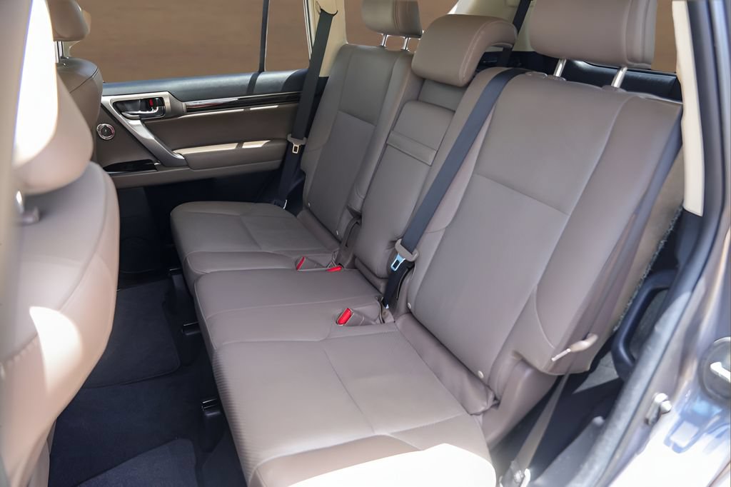 Used 2023 Lexus GX 460 Luxury w/ Accessory Package AWD/4WD image 26