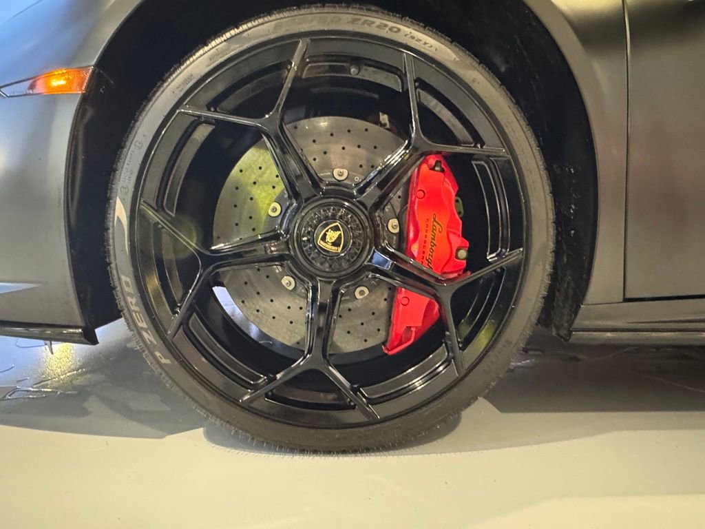 Used 2020 Lamborghini Huracan EVO image 11
