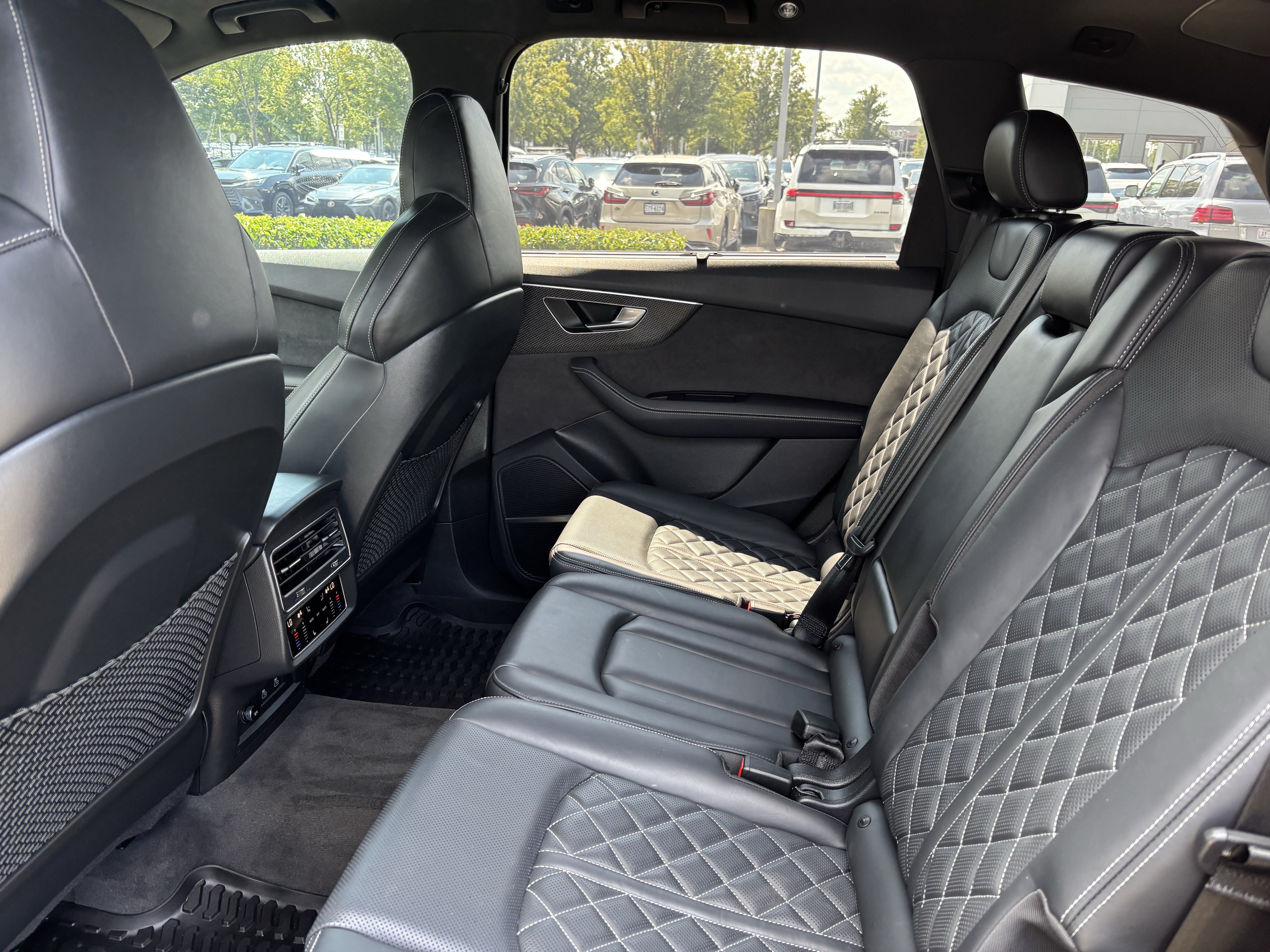 Used 2023 Audi SQ7 Premium Plus AWD/4WD image 18