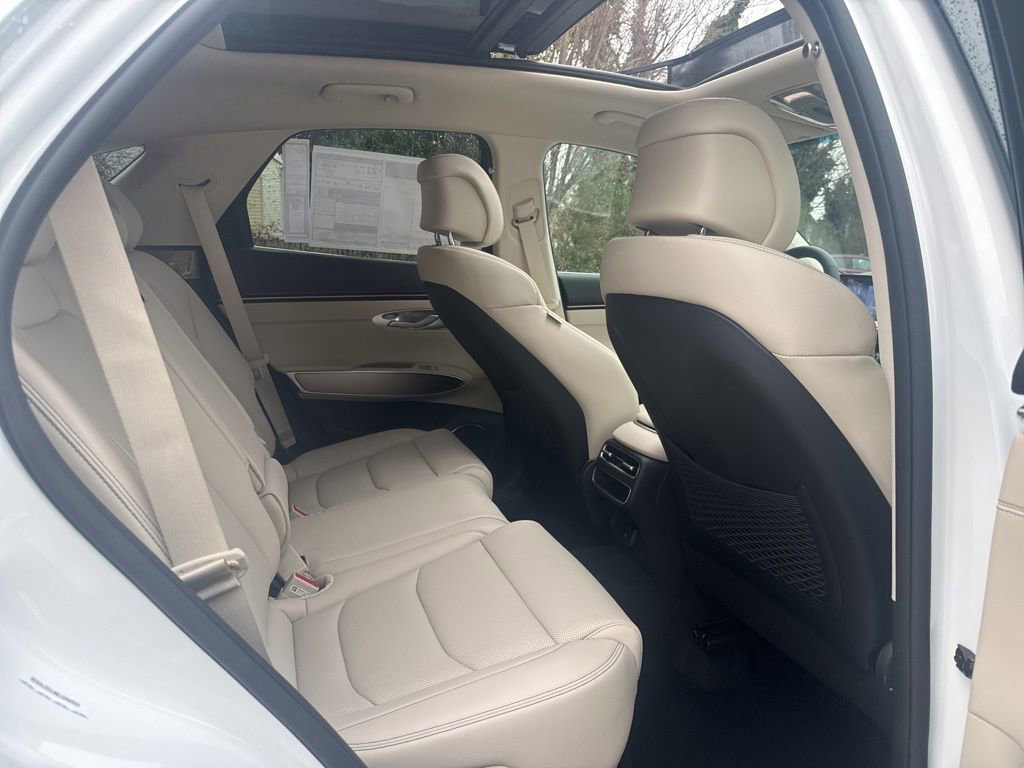 New 2026 Genesis GV70 2.5T Select AWD/4WD image 31