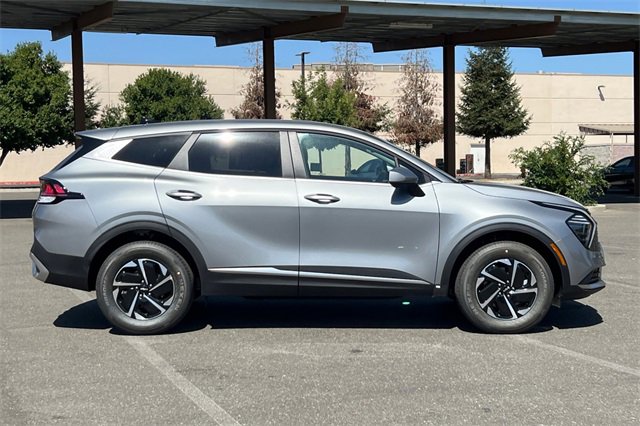 New 2025 Kia Sportage LX image 3