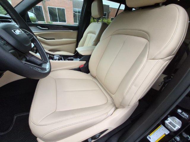 New 2026 Jeep Grand Cherokee Limited w/ Limited Altitude Package AWD/4WD image 27