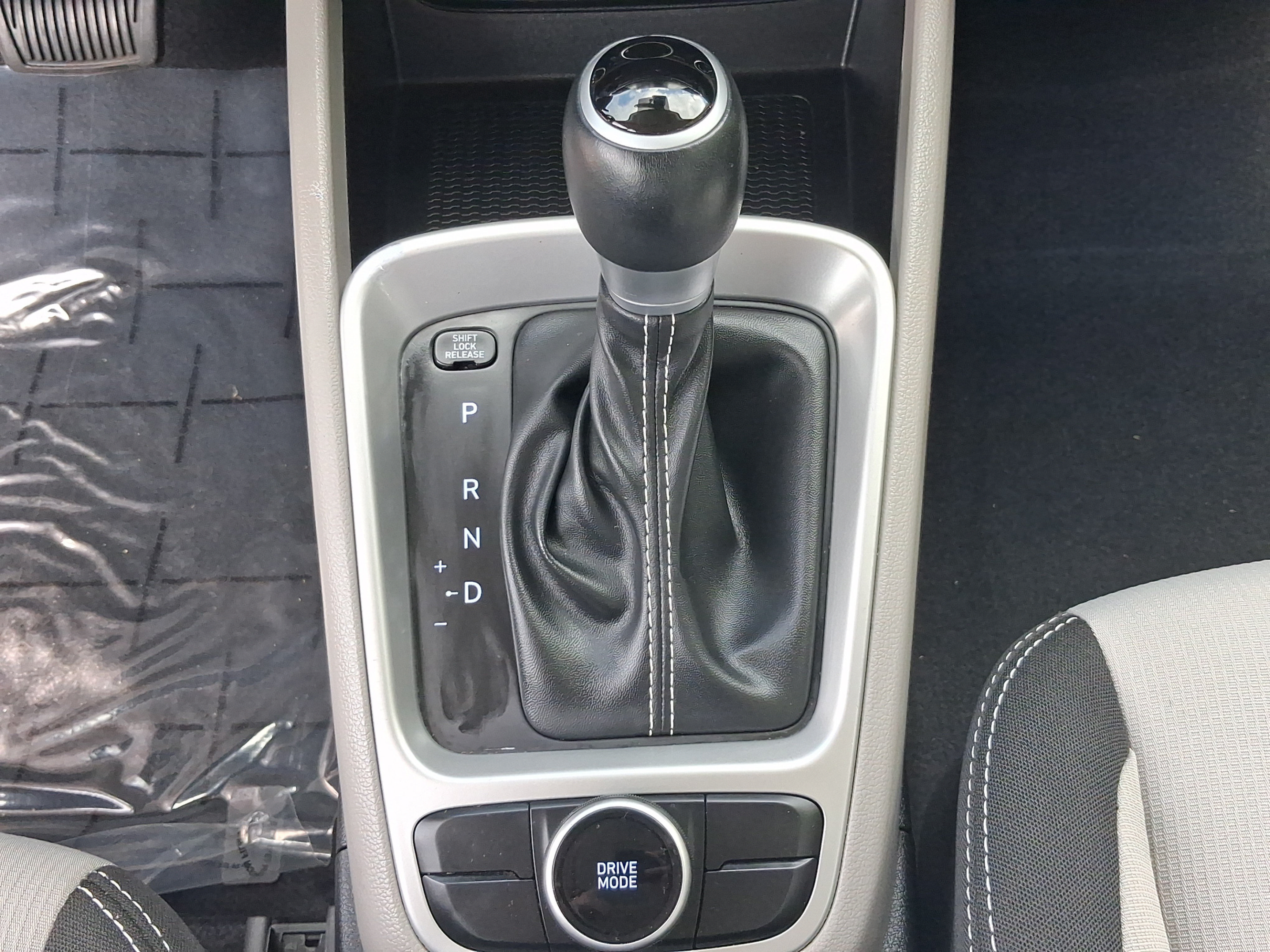 Used 2025 Hyundai Venue SEL FWD image 18