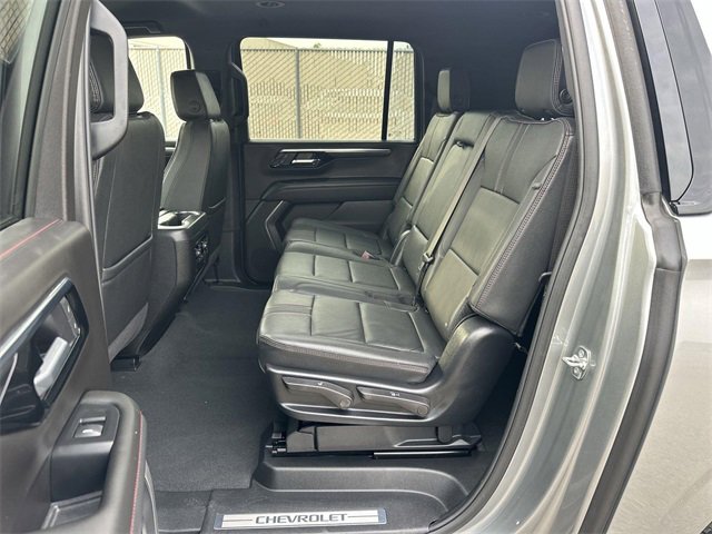 Used 2025 Chevrolet Suburban RST image 24