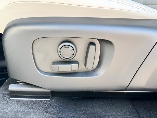 Certified 2025 Land Rover Discovery Sport S image 17