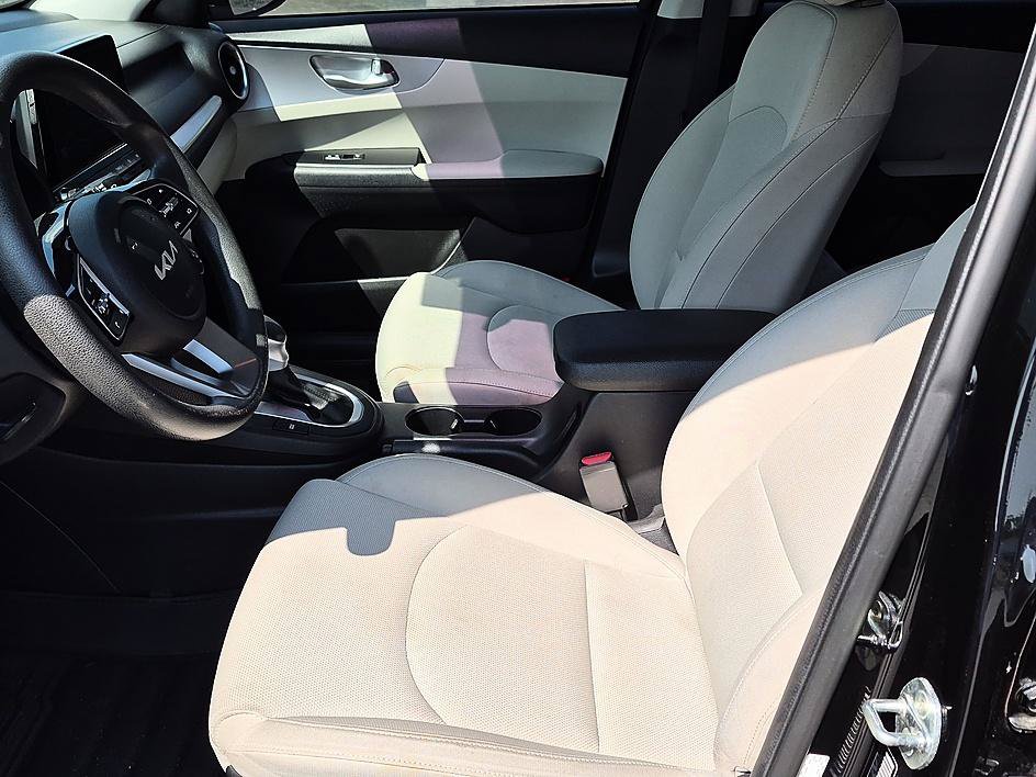 Used 2022 Kia Forte LXS FWD image 15