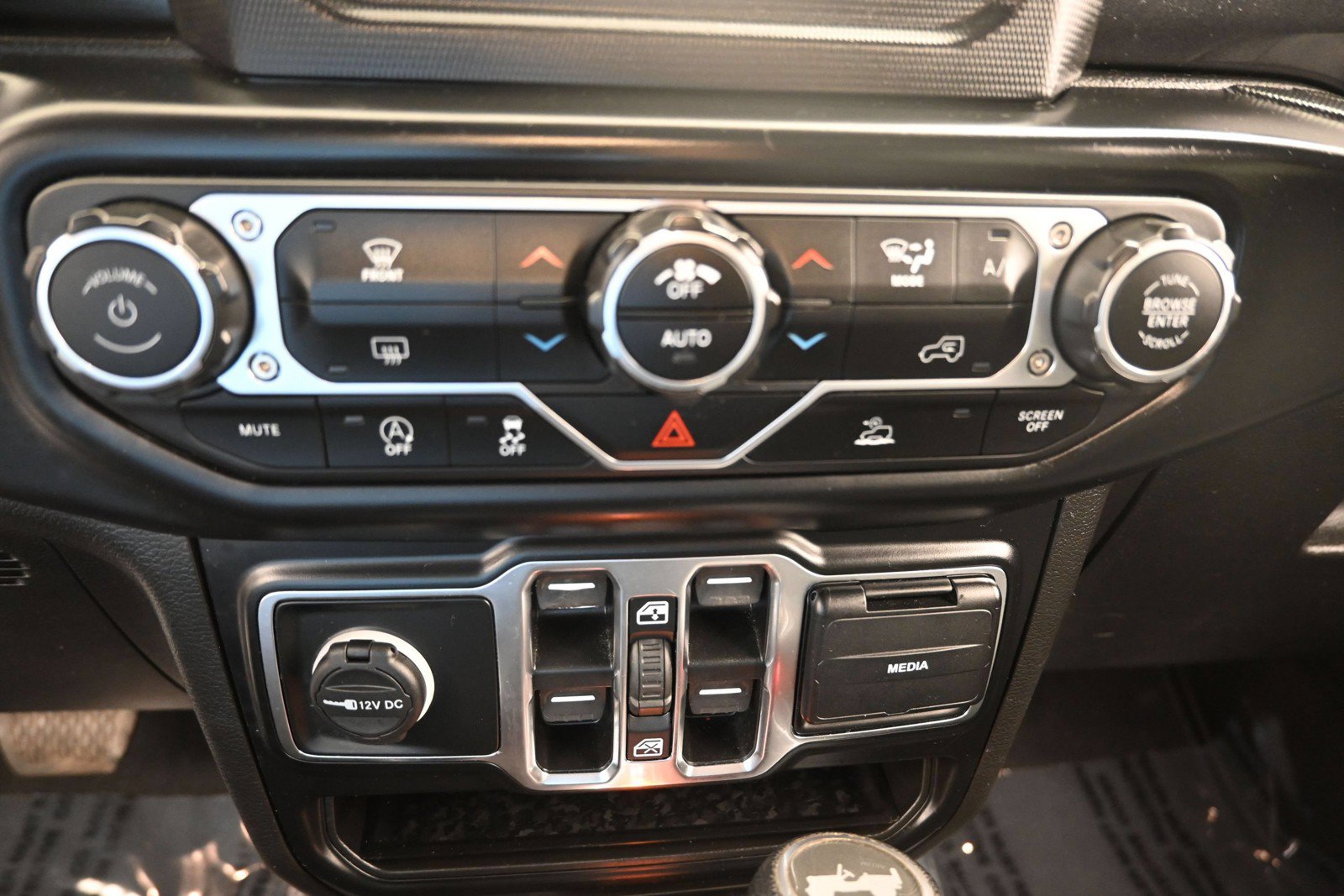 Used 2022 Jeep Wrangler Unlimited Sport AWD/4WD image 14