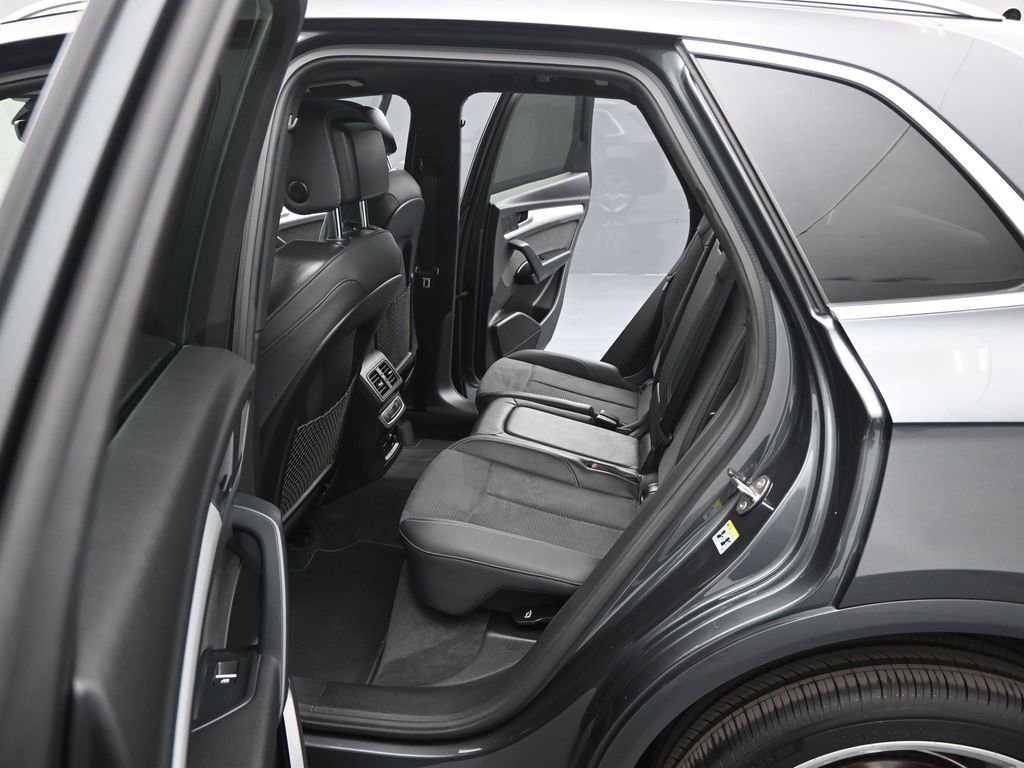 Used 2021 Audi SQ5 Premium w/ Convenience Package image 18