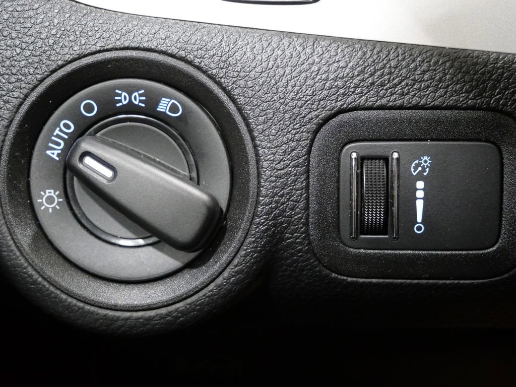 Used 2020 Dodge Journey SE w/ SE Popular Equipment Group image 13