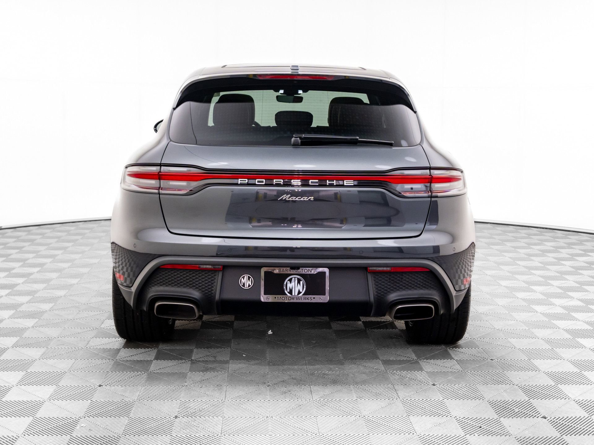 Certified 2025 Porsche Macan image 10
