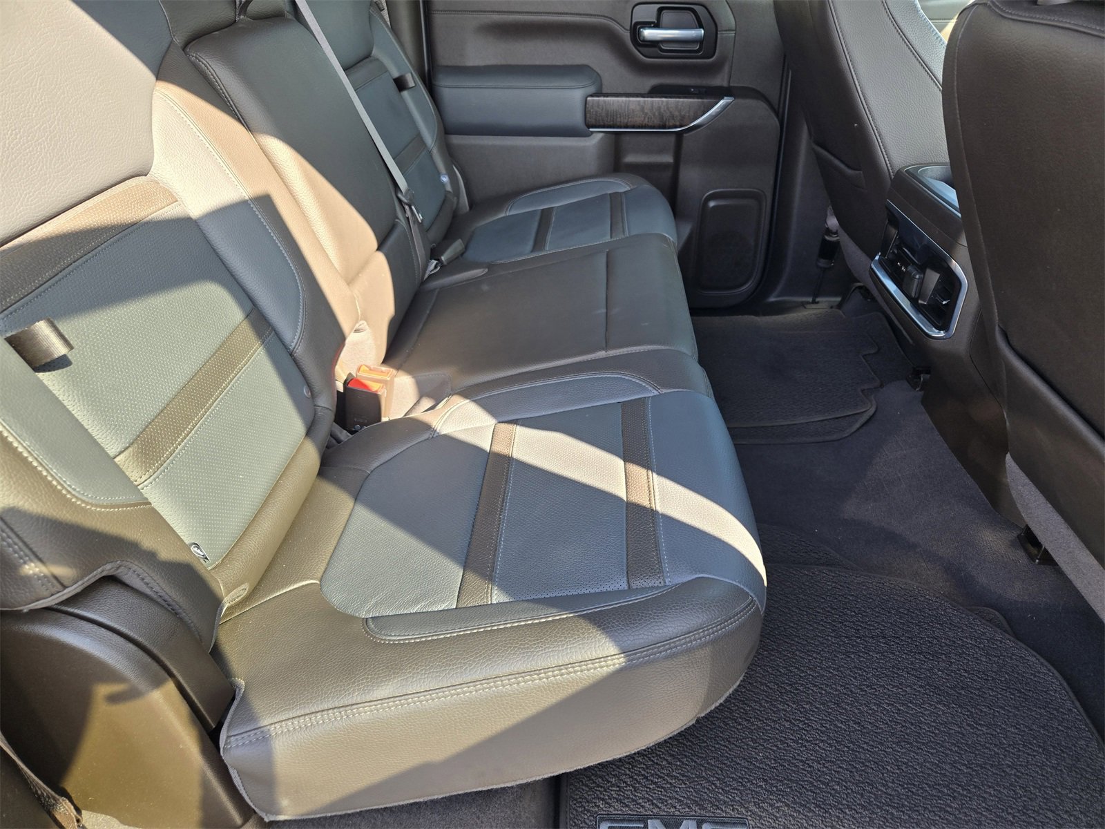 Used 2022 GMC Sierra 3500 Denali image 28