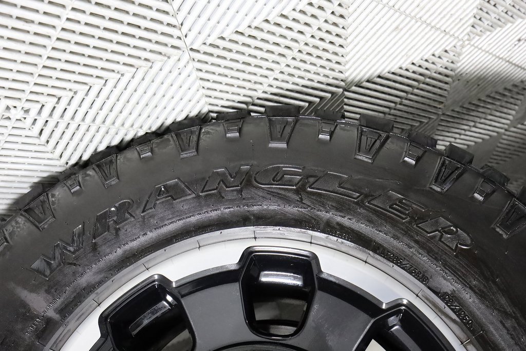 Used 2025 Ford F250 Platinum w/ Tremor Off-Road Package image 54