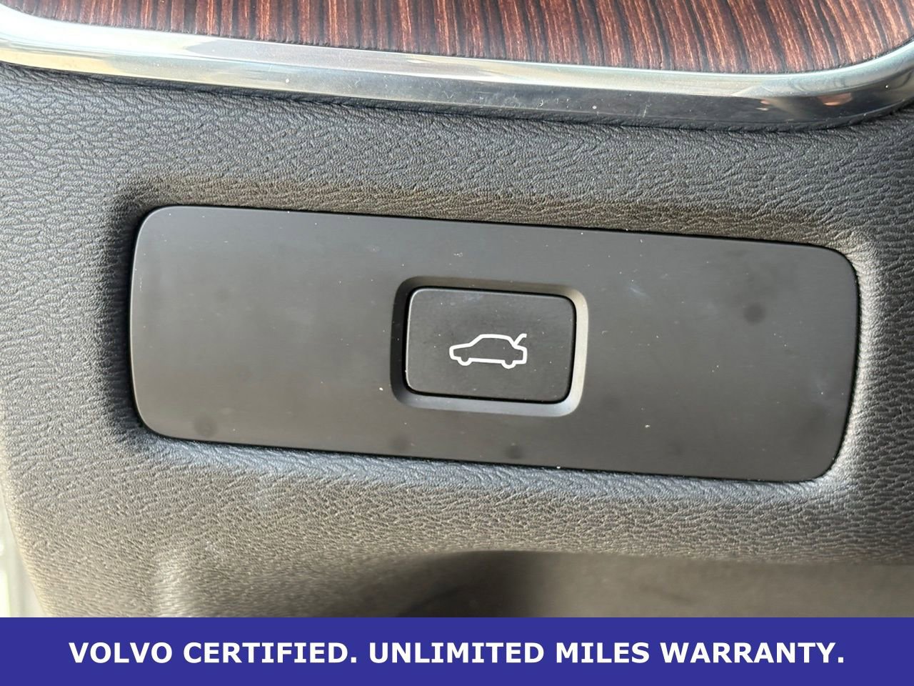 Certified 2023 Volvo XC60 B5 Ultimate w/ Climate Package image 20