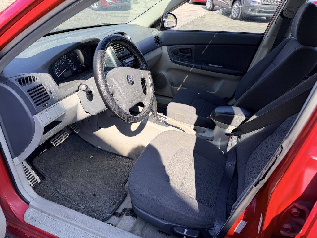 Used 2006 Kia Spectra5 FWD image 8