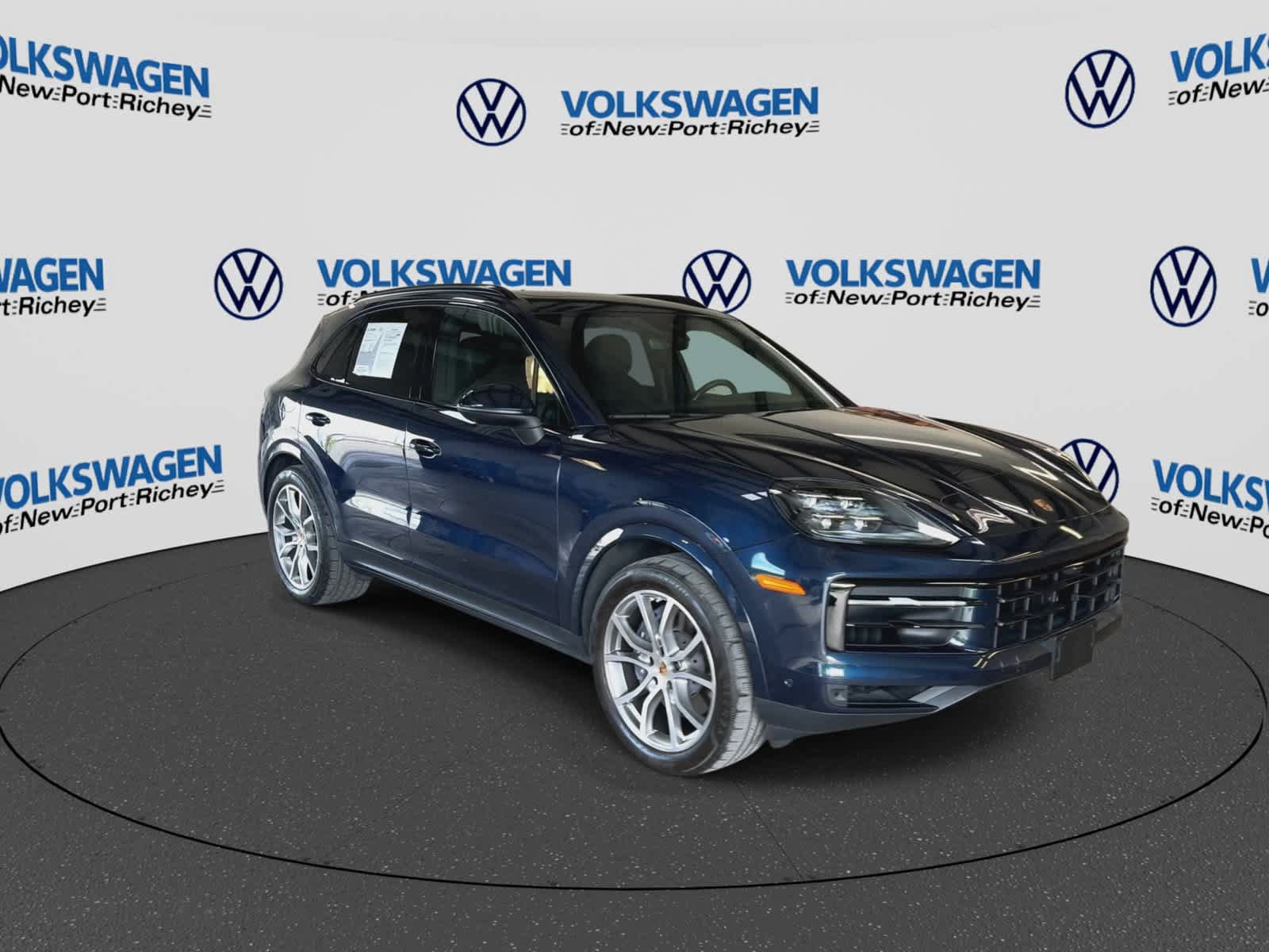 Used 2024 Porsche Cayenne AWD/4WD image 2