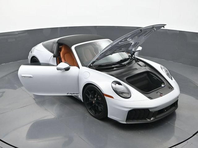 Certified 2026 Porsche 911 Targa 4 GTS AWD/4WD image 29